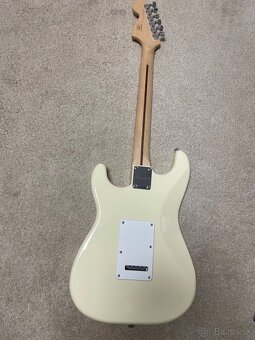 Fende Squier Stratocaster - 4