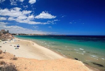 Moderné vily s bazénom a parkoviskom v blízkosti pláže v Mil - 4