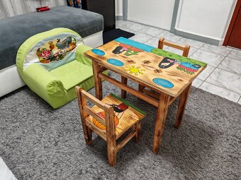 Stol a stolicky pre male deti + detske penove kreslo - 4