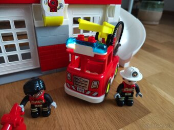 Lego Duplo 10970 - Hasičská stanica a vrtuľník - 4