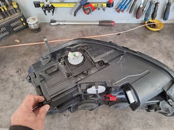 Predám pravý xenon Audi A6C74G0 941 774 C - 4