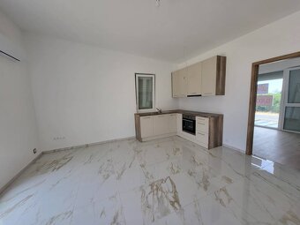 Na predaj 3 izbový Penthouse byt 22 m. od Bratislavy - Levél - 4