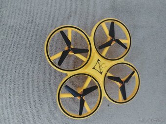 Predávam dron ovládaníe s rukou - 4