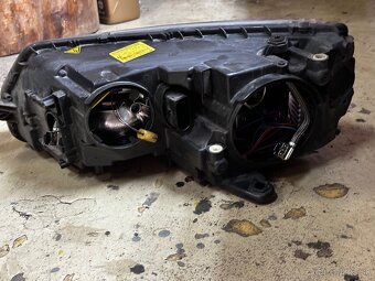 Predné svetlá octavia 3 xenon - 4