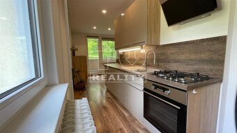 Krásny 2 izbový byt, 64m2 + 3 loggie, Banská Bystrica... - 4