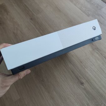 Xbox One S 1TB All Digital - 4