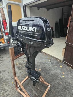 Predám benzínový lodný motor 9.9 HP Suzuki - 4
