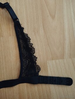 Čierna čipkovaná podprsenka Reserved - 4