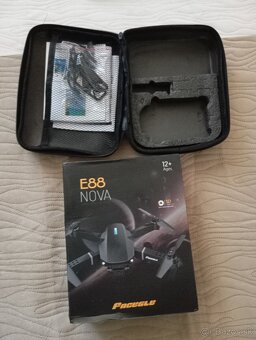 Predám dron  E88 - 4