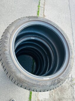 Predám celoročne pneumatiky GOOD YEAR 235/45 r17 97Y - 4