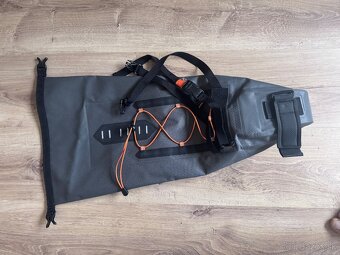 Novy RIVELO Glen 15L Saddle Pack - 4
