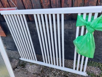 Umývadlo, radiátor, dvere do sprchového kúta - 4