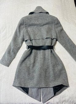 Asymetrický sivý kabát zn. Pietro Filipi originál - 4
