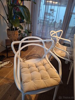 Predám jedálenský stôl so stoličkami - 4