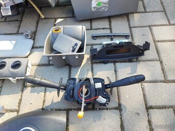 Predám volant s erbegom na Renault Thalia rok 2010 - 4