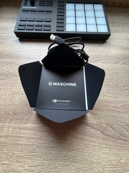 Native Instruments Maschine Mikro MK3 – výborný stav, komple - 4