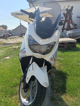 Yamaha Nmax - 4