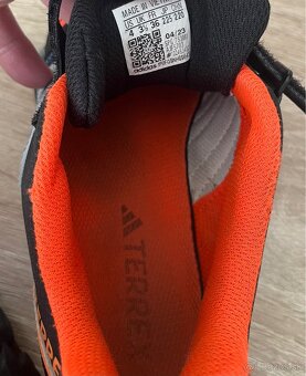 Predám tenisky ADIDAS TERREX AX2R veľ. 36 - 4