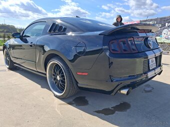 Ford mustang - 4