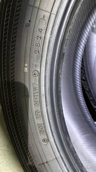 Yokohama BluEarth-Winter V906 SUV 235/55 R20 102V - 4