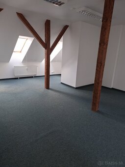 Podkrovný klimatizovaný priestor s parkovaním v centre - 4