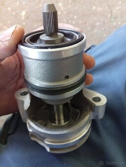 Vodna pumpa cerpadlo vw touareg 5.0 v10 tdi - 4