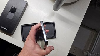 Samsung Galaxy Z Flip 5 tmavý 256GB - aj vymením - 4