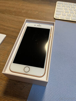 iPhone 8, Gold, 64GB - 4