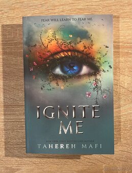 Shatter me séria (4 knihy) - 4