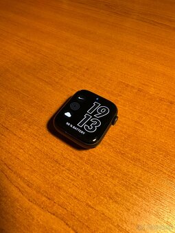 apple watch SE Space Gray Aluminum Case Black Sport Band - 4