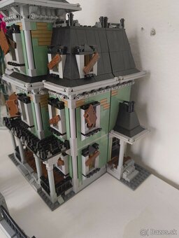 LEGO 10228 Haunted House - 4