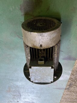 Elektromotor 3kw 1430 ot/ min - 4