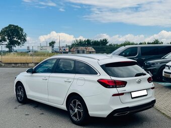 Hyundai i30 CW 1.6 CRDi Family / Odpočet DPH / - 4