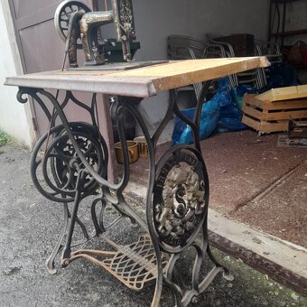 Starožitný šijací stroj v náleznom stave - 4