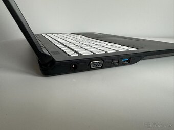 Fujitsu E559 / i5-8265U / 8GB RAM / 512GB SSD / Win 11 - 4