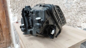 Predám pravé predné svetlo Škoda Octavia 4 - 4