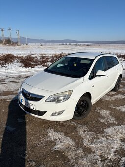 Opel astra J Sport tourer - 4