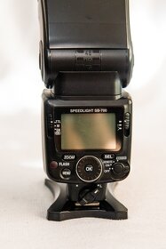 Nikon SB900, Nikon SB700 - 4
