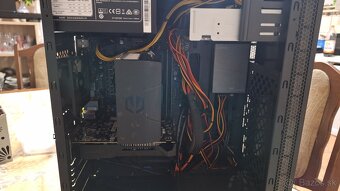 výborny pc na prácu aj hry - 4