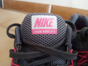 Damske bezecke tenisky NIKE Zoom Winflo 5. - 4