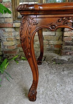 Vyrezávaný stôl z orechového dreva - 4