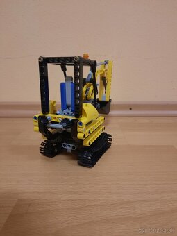 Lego Technic 8047 - Compact Excavator - 4