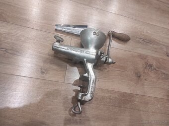 Predám krajač sližov, chleba a mlynček - 4