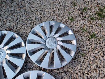 Original puklice Škoda- R16 - 4