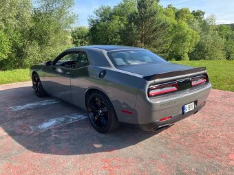 Dodge Challenger 5,7 HEMI — rok 2017 — 276 kW — manuál - 4