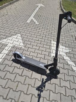 Xiaomi Mi Electric Scooter Pro 2 Mercedes F1 Team Edition - 4