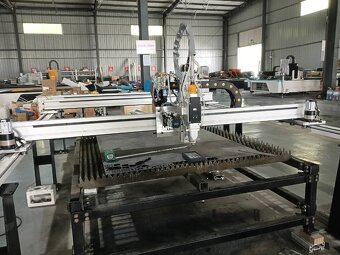 Predám uplne nový vlaknový laser 6KW - 4