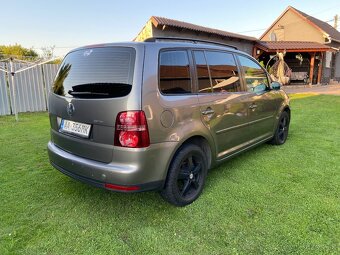 Volkswagen Touran - 4