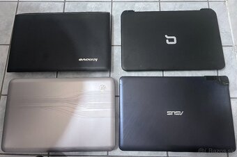 4x notebooky + univerzalna nabijacka - 4