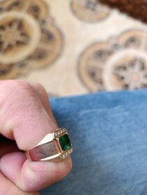 Pánsky zlatý prsten s brilliantmi a smaragdom - 4